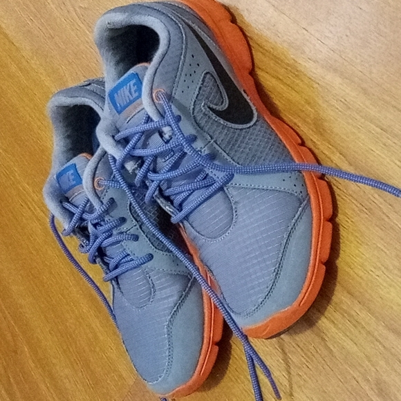 Nike Shoes - Nike athletic shoes